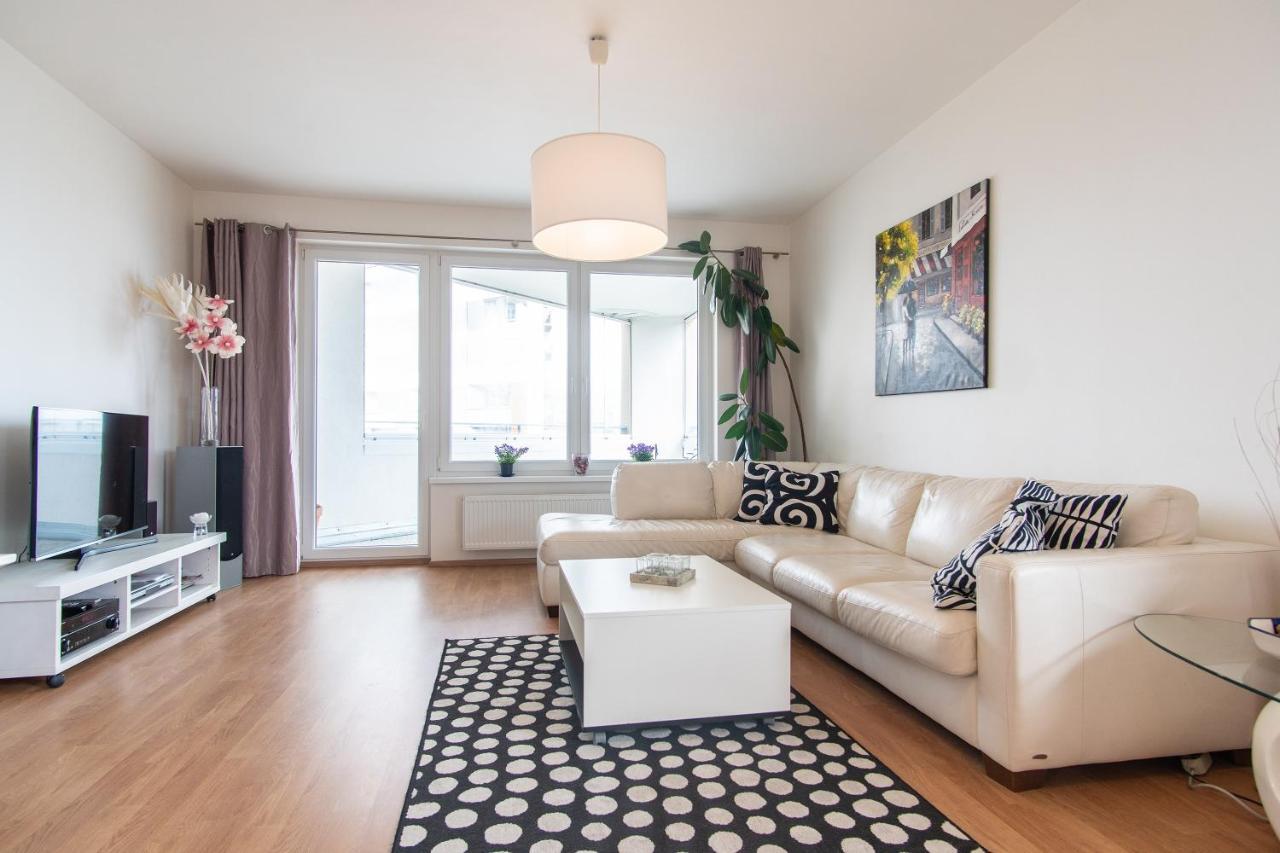 Prostorny 3 Pokojovy Apartman S Dvema Terasami براغ المظهر الخارجي الصورة